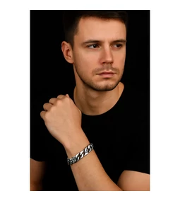 Motoros acél karkötő – a férfi ékszerek egyik legerősebb trendje