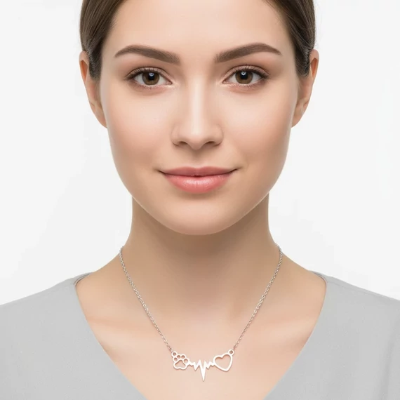 Acél mancsos nyaklánc nyakban