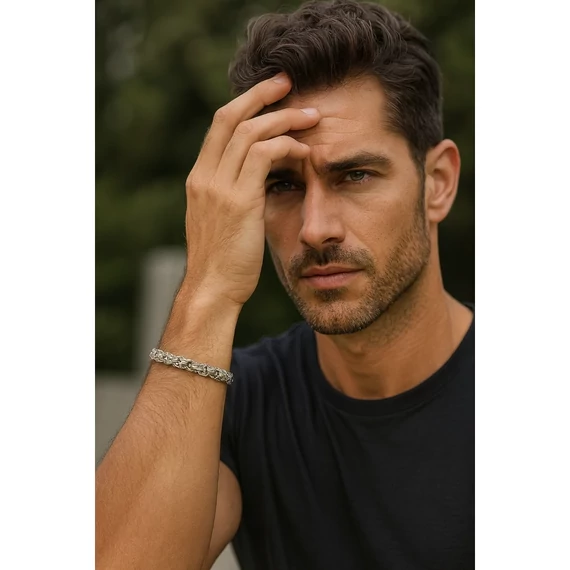 Acél csomós férfi karkötő modellen