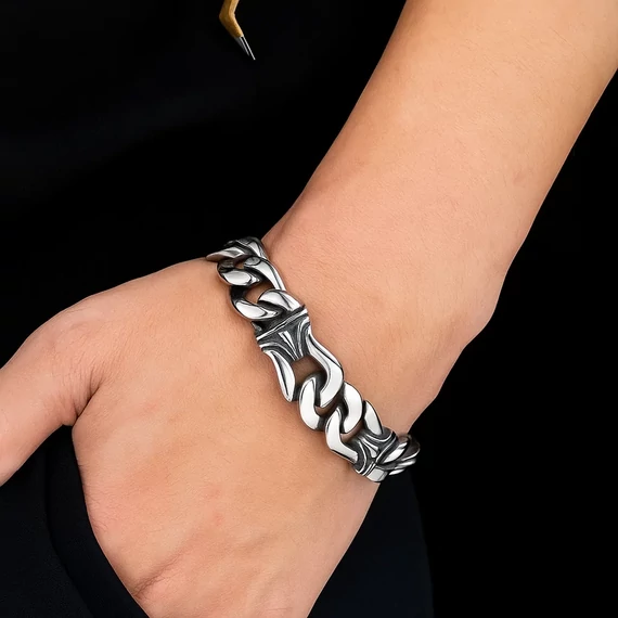 Motoros férfi acél karkötő – Erő és stílus minden napra