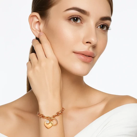 Acél dupla szíves karkötő kézen